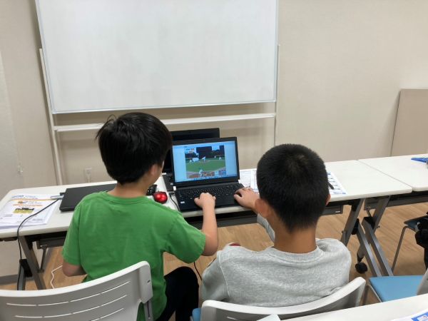 Scratchで遊ぶ子ども